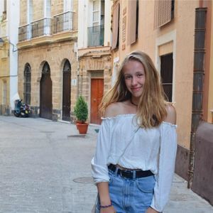 Meet your Posher, Julia